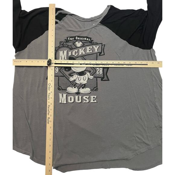 Disney Mickey Mouse 1928 Baseball Raglan Black and White Mickey Woman’s size 3 - Picture 6 of 8